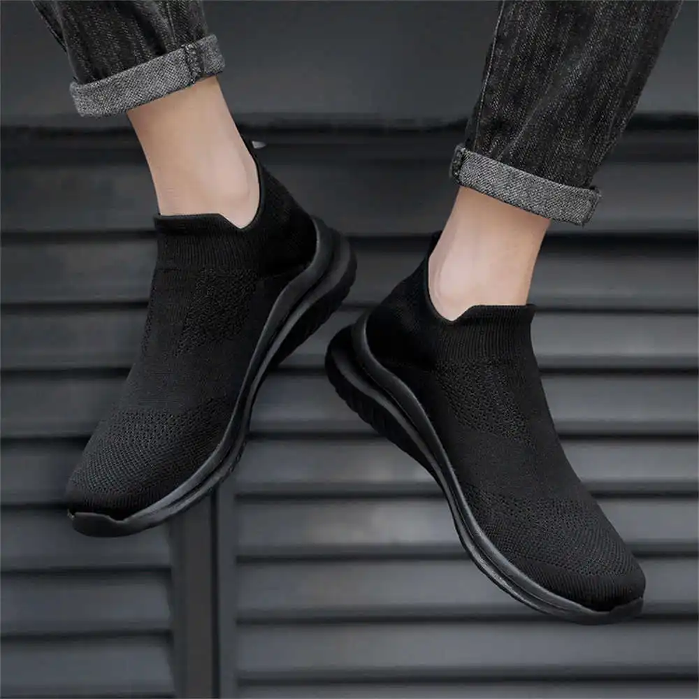 Tech Accessories Luxury - Sepatu olahraga pria, krem lembut baru